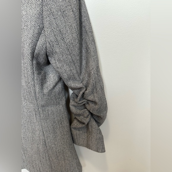 H & M blazer jacket with cinched sleeves - Picture 3 of 5